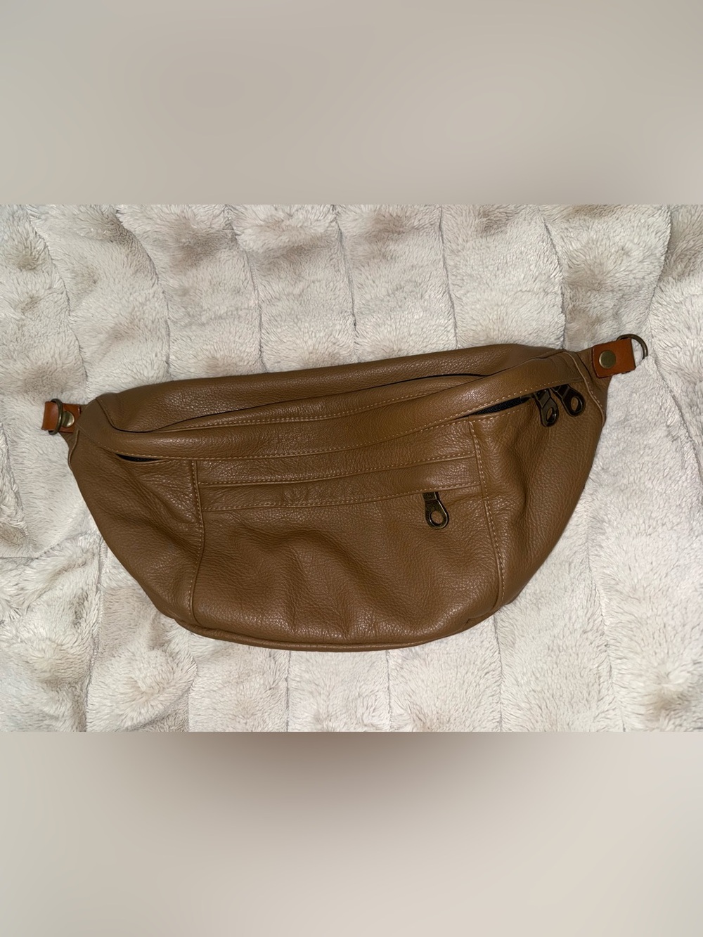 Parker Thatch Cross Your Heart Sling Luggage Leather